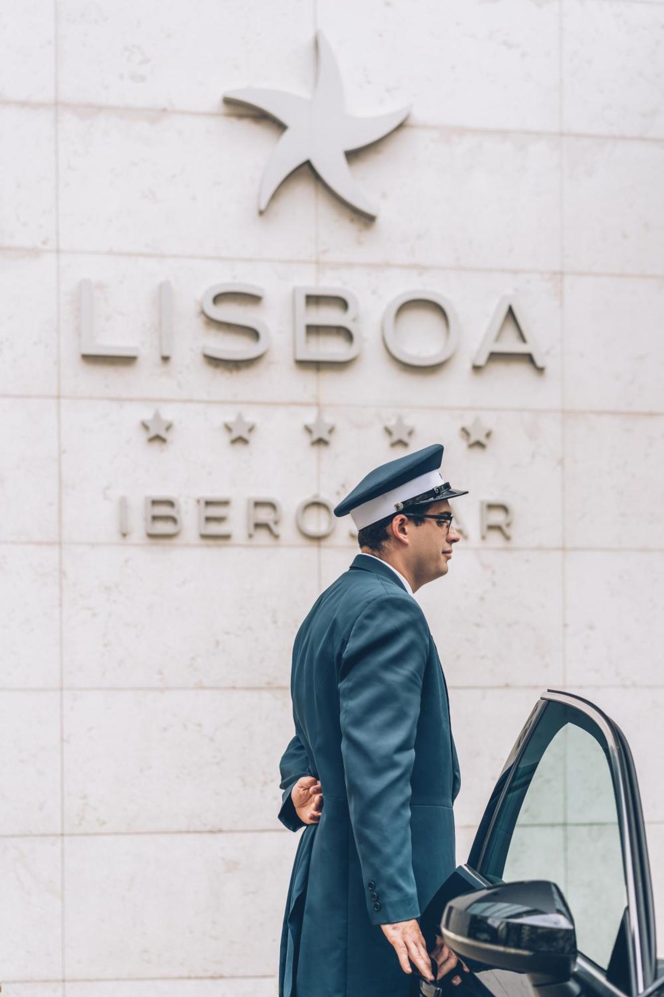 Iberostar Selection Lisboa Hotel Екстериор снимка Concierge at the entrance of the hotel