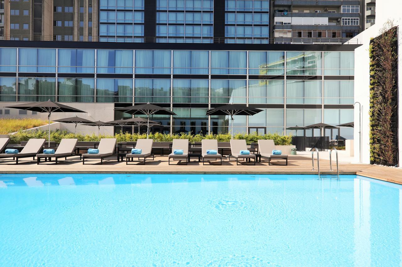 Iberostar Selection Lisboa Hotel Екстериор снимка The pool at the hotel