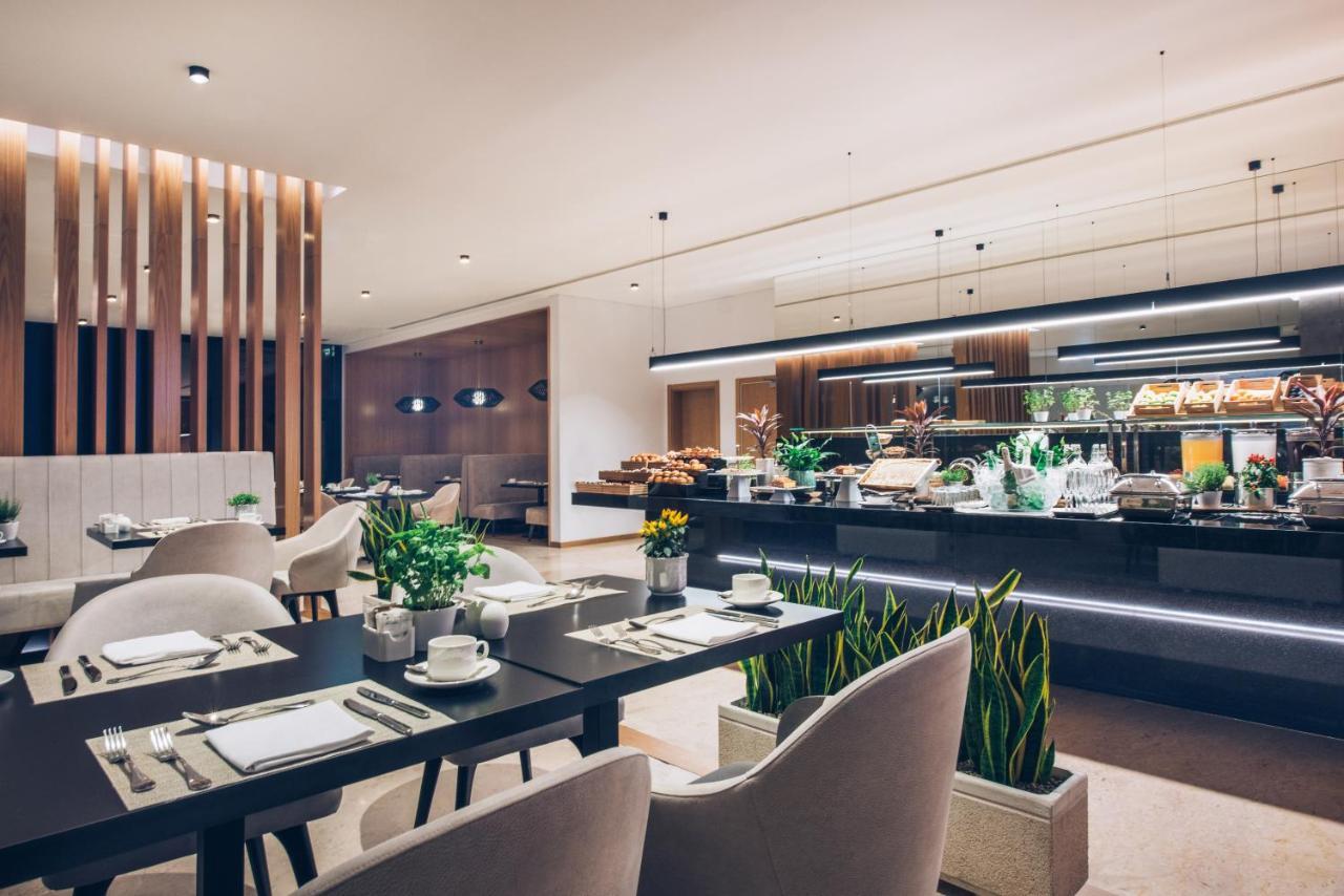 Iberostar Selection Lisboa Hotel Екстериор снимка The lounge at Hamad International Airport