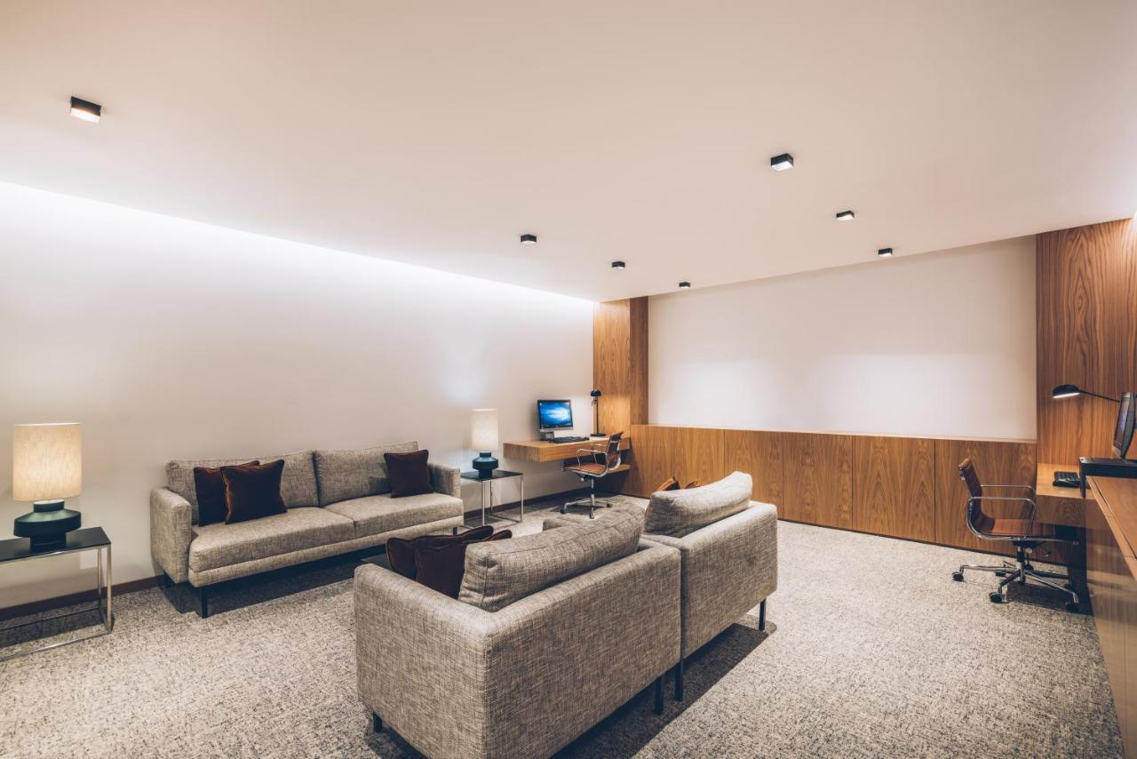 Iberostar Selection Lisboa Hotel Екстериор снимка The private lounge at the airport